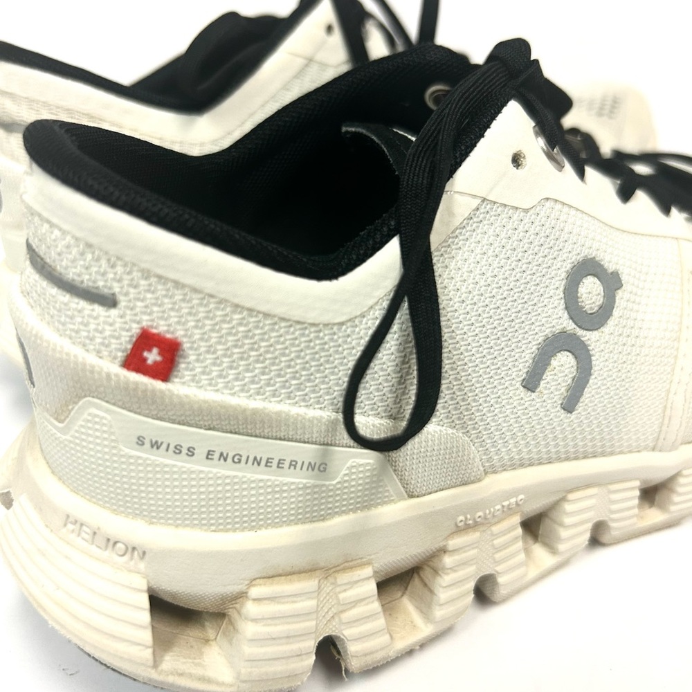 On Running Shoes Women 6.5 White/black Swiss Engineered Cloud Comfort Athletic - Picture 3 of 13